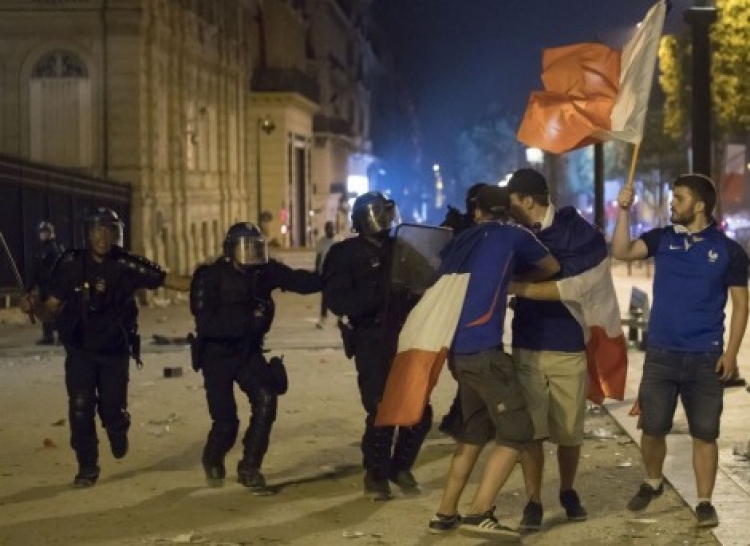 Festë e çmendur në Francë, 2 viktima dhe disa të plagosur! [FOTO]