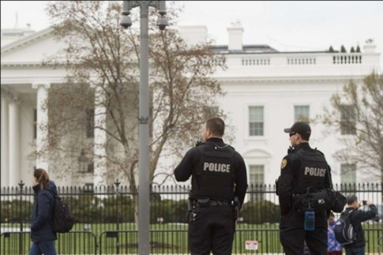 Alarm për bombë në Shtëpinë e Bardhë, evakuohet stafi i presidentit Trump