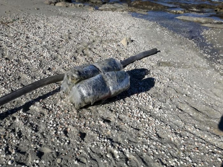 Vazhdon trafiku i drogës nga Shqipëria, policia italiane gjen një qese të madhe droge