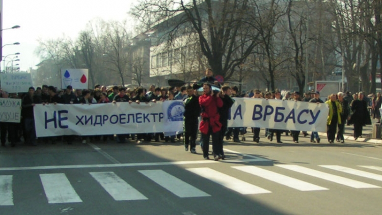 Boshnjakët në protesta. ‘’Në mbrojtje të ujit, jo hidrocentraleve!’’