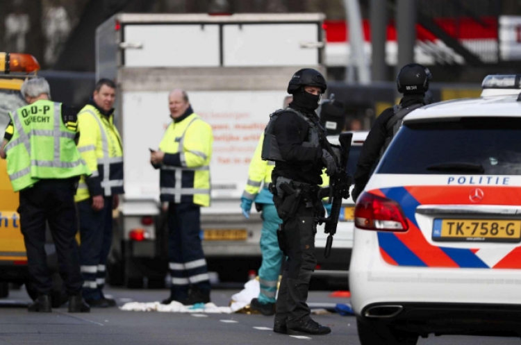 Frikë në Holandë, të shtëna me armë në një metro, disa të plagosur, autori arratiset [FOTO]