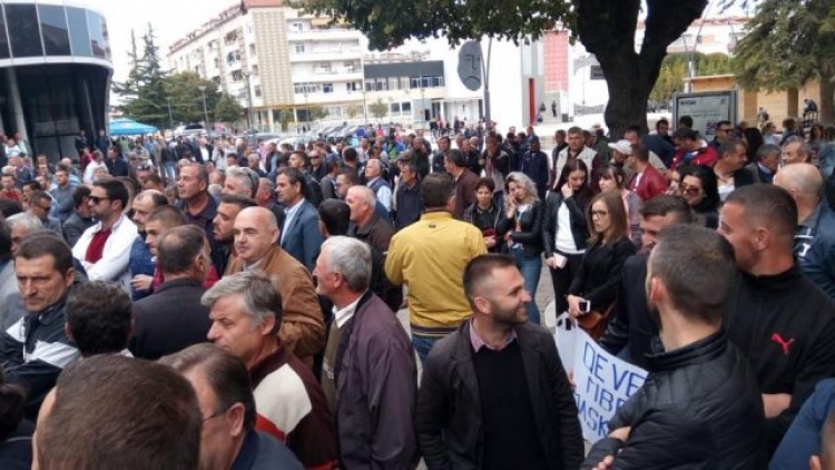 Rama pritet me protesta në Korçë