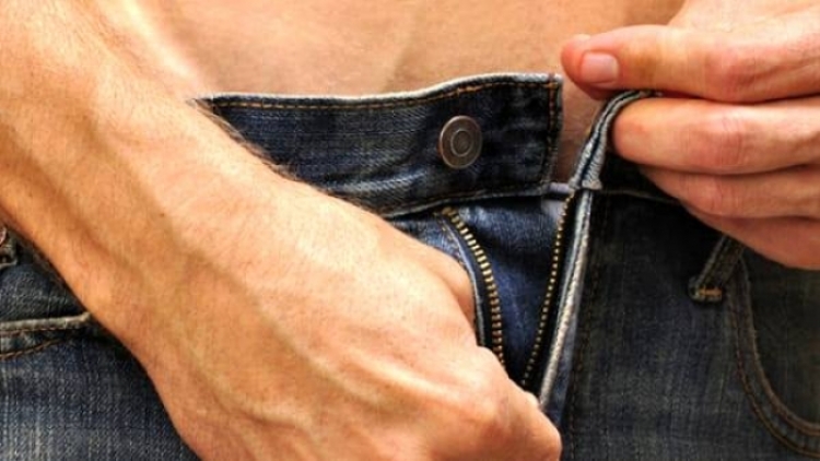 Itali, fshehën kokainën në mbathje, policia arreston dy shqiptarë të moshave 21 dhe 23 vjeç