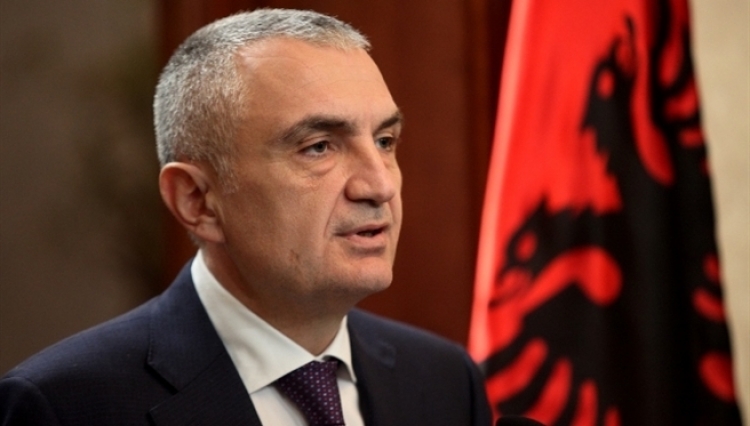 Reagon presidenti i Shqipërisë pas miratimit të ligjit për përdorimin e gjuhës shqipe në Maqedoni: Mora lajmin e gëzueshëm...