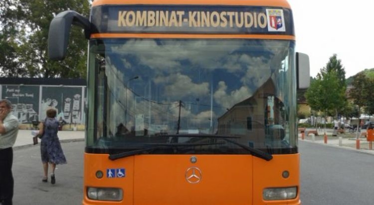 Aksident në qendër të Tiranës, autobusi përplas kalimtaren