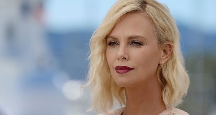 Charlize Theron nuk njihet, transformohet tërësisht për rolin e ri! [FOTO]