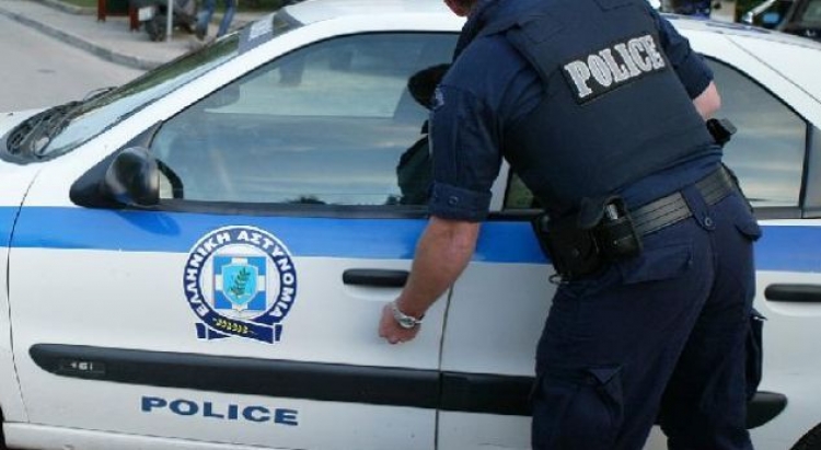 Ngjarje e rëndë në Greqi/ Babai shqiptar godet dhe plagos vajzën 16 vjeçare dhe më pas fshihet