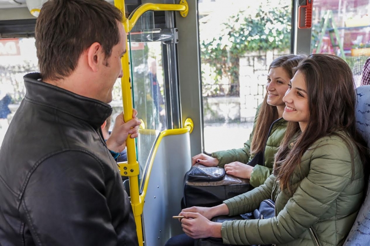 Veliaj: “ Transporti urban po përmirësohet, banorët e Farkës dhe Kopshtit Zoologjik udhëtojnë më lirë dhe më shpejt”