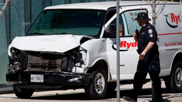 Sulmi në Toronto. 25-vjeçari u arrestua pasi vrau 10 këmbësorë e plagosi 15 të tjerë