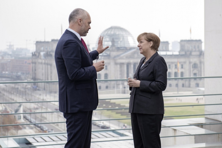 Merkel uron Ramën: “Takohemi së shpejti”