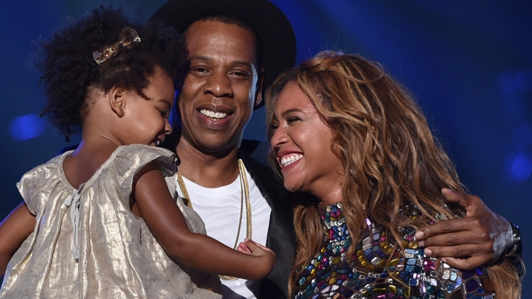 Pas lindjes së parakohshme, binjakët e Beyonce dhe Jay Z  ende në spital [FOTO]
