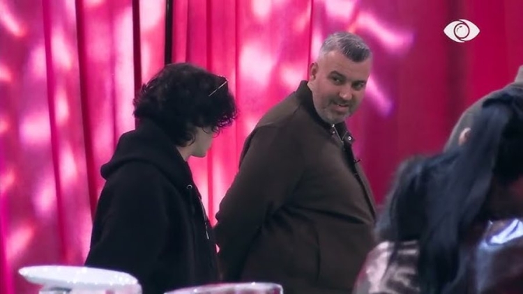 'Kush ta ka bërë jetën traumë, mami apo babi', pyetja e sikletshme që iu bë banorit të Big Brother VIP