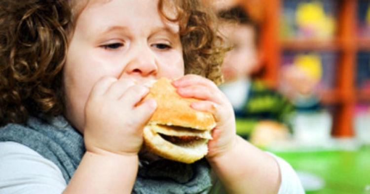 Obeziteti te fëmijët rrit me 30% rrezikun e prekjes nga astma