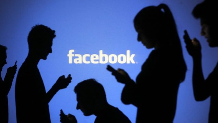 Pesë gjërat që nuk duhet t’i postoni kurrë në Facebook