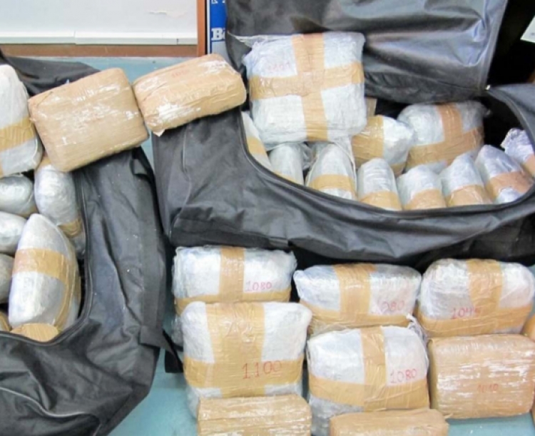 Durrës, sekuestrohen 104 kg drogë një në pranga, tre persona në kërkim