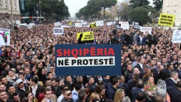 Pak para fillimit të protestës, PD publikon listën: Më shumë se 50 mijë qytetarë drejt Tiranës