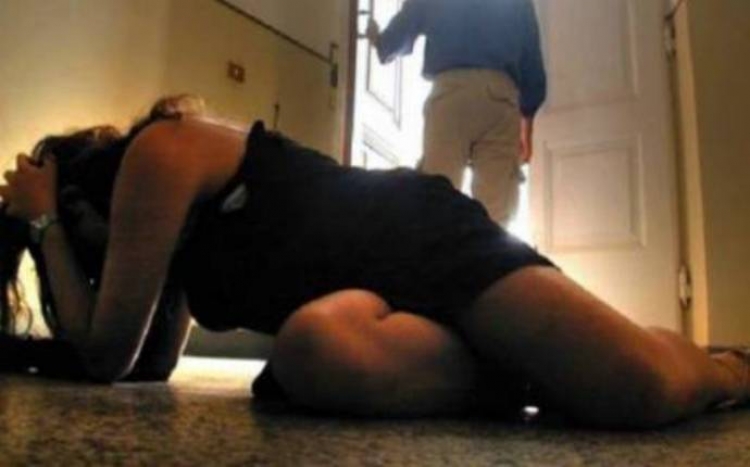 Gjykata e Tiranës ka dënuar me 4.8 vite burg, kamerierin 21 vjeçar nga Tirana, F.Alushi pasi përdhunoi një shtetase amerikane