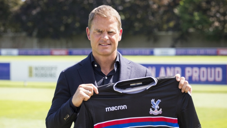 ZYRTARE / Crystal Palace shkarkon De Boer