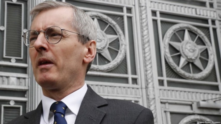 Helmimi i ish-agjentit rus. Ambasadori britanik tërhiqet nga konferenca, Moska shton akuzat