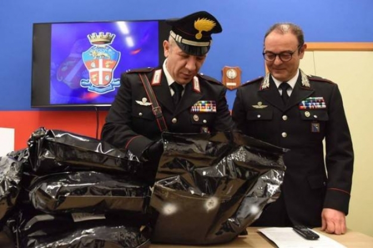 Itali, arrestohet 28 vjeçari me iniciale A.B, policia i sekuestron 20 kilogramë drogë, përdorte dy garazhe për të fshehur mallin