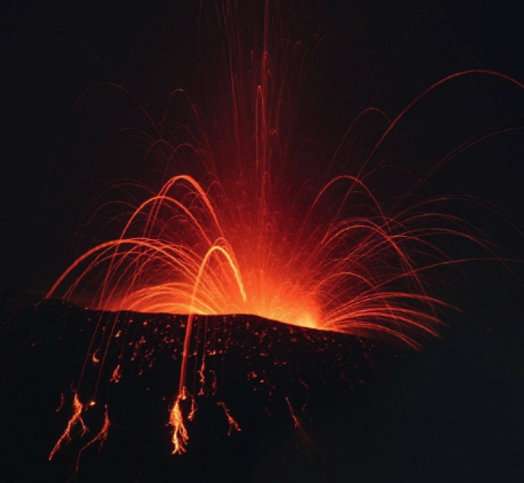 Etna shpërthen sërish, shijoni spektaklin e llavës [FOTO]