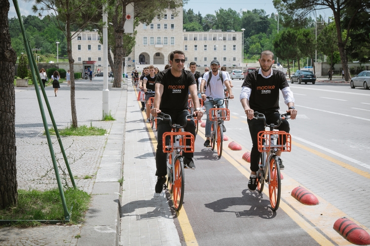 Tirana, qyteti i parë në Ballkan që sjell sistemin e biçikletave pa stacion “Mobike”
