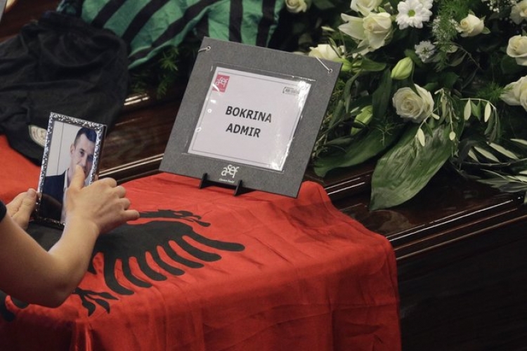 Ceremonia në Genova, Marjusi dhe Admiri përcillen me flamurin shqiptar [FOTO]