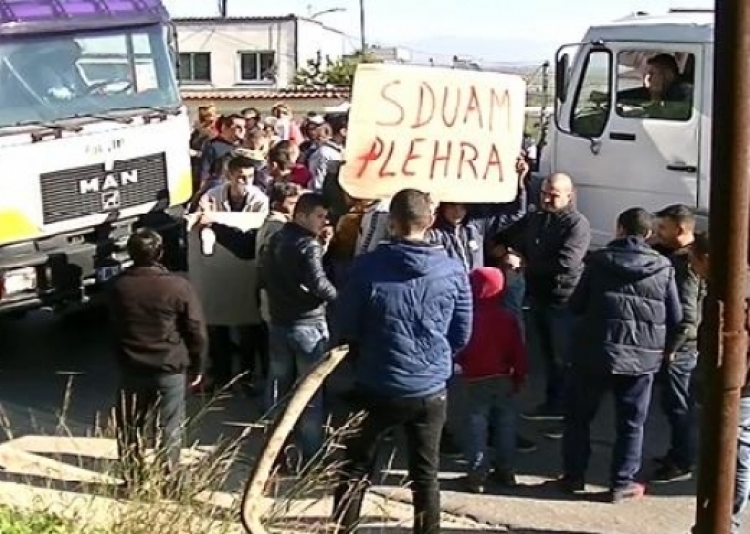 Fier Vazhdojnë protestat kundër ndërtimit të landfillit