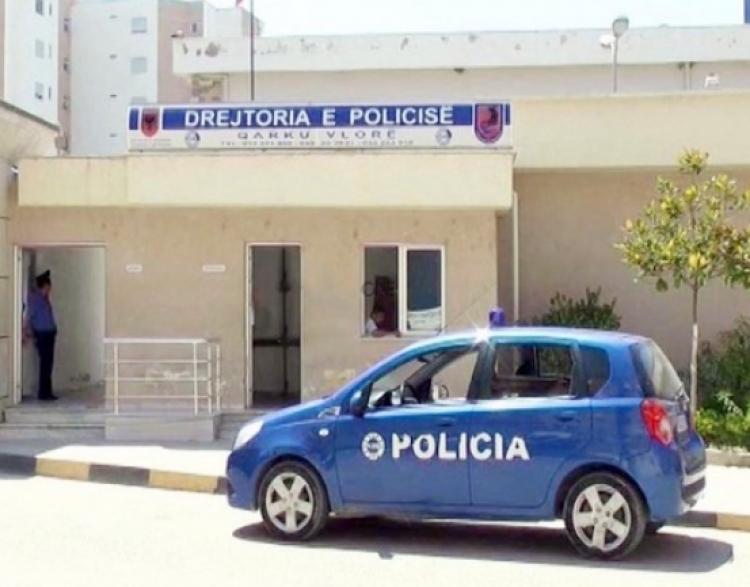 Vlorë, pasagjerët dhunojnë barbarisht taksistin, i grabisin edhe makinën