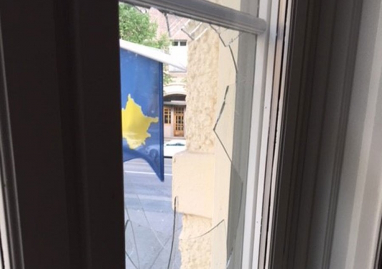 Sulmohet Ambasada e Kosovës në Suedi