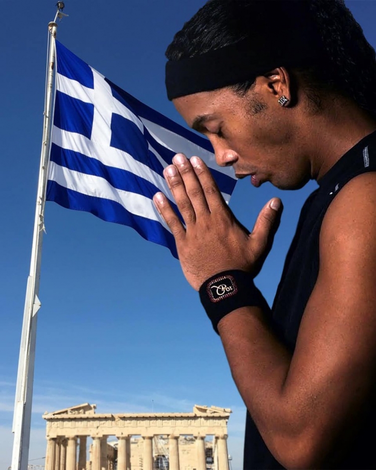Ronaldinjo bashkohet me dhimbjen e grekëve dhe ka dy fjalë për ti thënë...