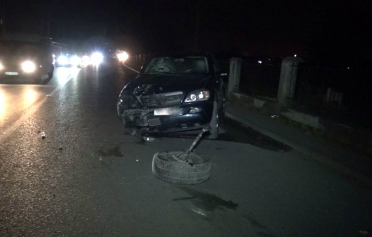 Një i vdekur dhe një i plagosur rëndë! Del nga rruga makina në Lushnje