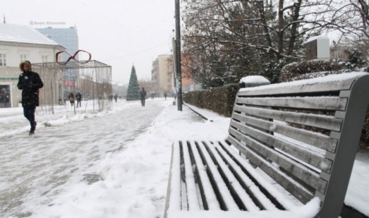Temperaturat deri në minus 15 gradë, borë edhe në Tiranë