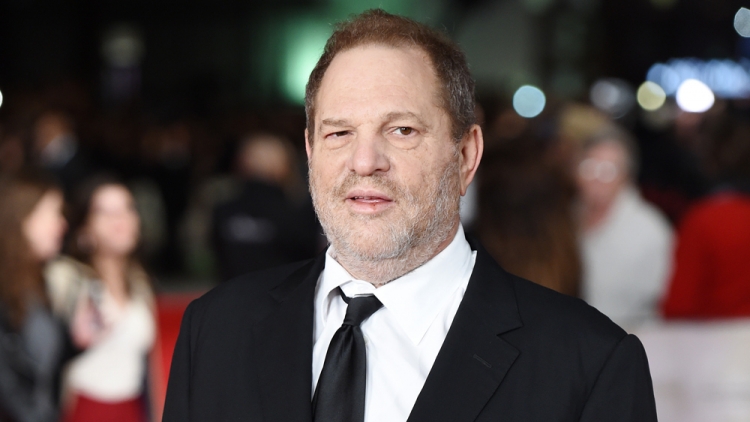 Çështja Harvey Weinstein, gruaja që e akuzoi për përdhunim i dërgon mesazhe dashurie