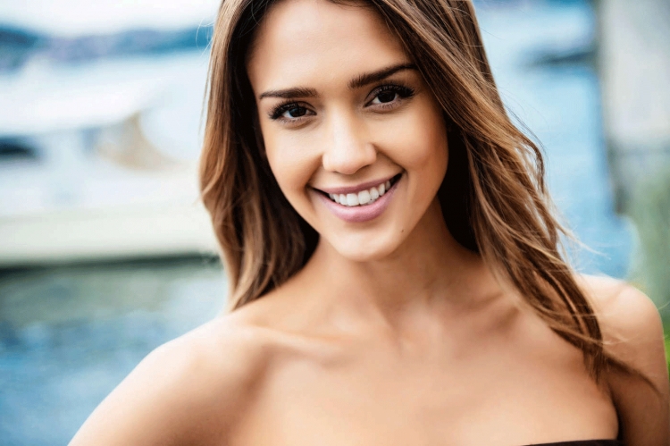 Jessica  Alba shijon një “arratisje” në Hawai