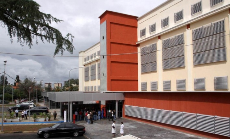 Moti i keq lë pa ujë edhe QSUT, mjekët të bllokuar