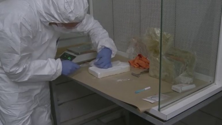 Lufta ndaj lëndëve narkotike, sekuestrohen 230 kilogramë kokainë në portin e Roterdamit në Hollandë