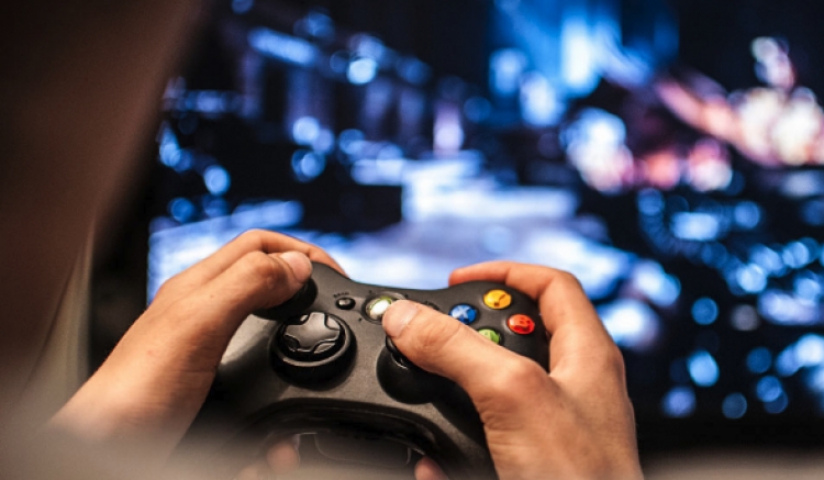 Kujdes kur luani video-lojëra, njihuni me simptomat kur cilësohet sëmundje