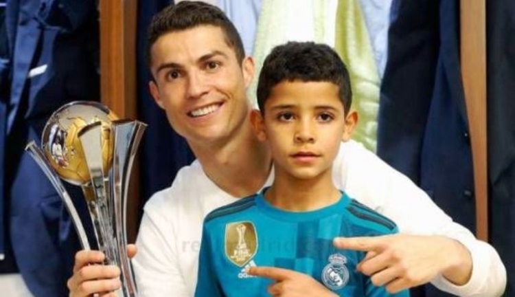 Cristiano Ronaldo rrëfehet për të birin: Ai mendon se...
