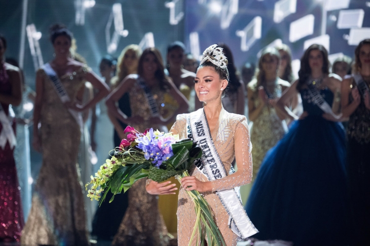 Bukuroshja e Afrikës së Jugut, rrëmben kurorën e  “Miss Universe 2017”