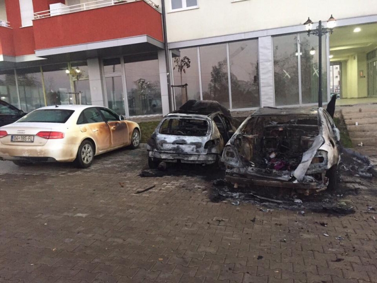 Shkrumbohen dy makina në Vlorë, Pronari i denoncoi të vjedhura