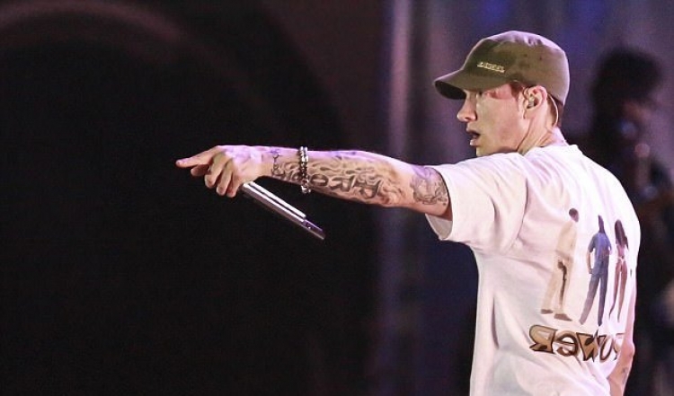 E papritur! Rikthehet Eminem me albumin e ri, por fansat i vihen kundër dhe i kërkojnë...[FOTO]