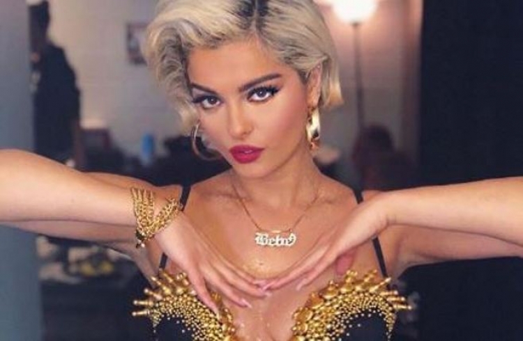 E bukur dhe mahnitëse. Bebe Rexha ka shkëlqyer e tëra në performancën e fundit…[FOTO]