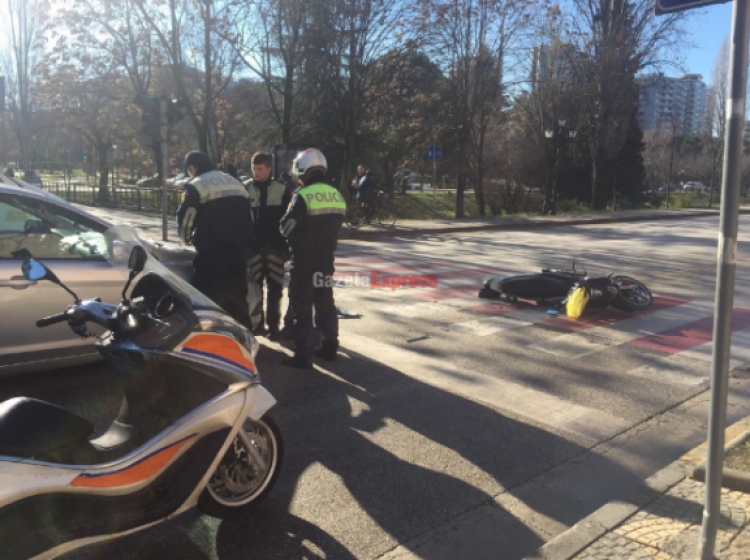 Tiranë, aksident në afërsi të zonës të “ETC”, motori përplaset me makinën, plagoset drejtuesi i motorit