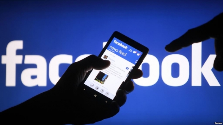 Facebook i jep urdhër punonjësve të përdorin Android mbas “sherrit” me Apple