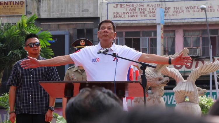 Duterte provokon katolikët: Jezusi u kryqëzua? F ** k, sa e pavlerë