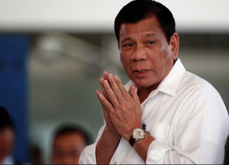 Presidenti i Filipineve: Kam qënë homoseksual, por ja si u shërova [VIDEO]