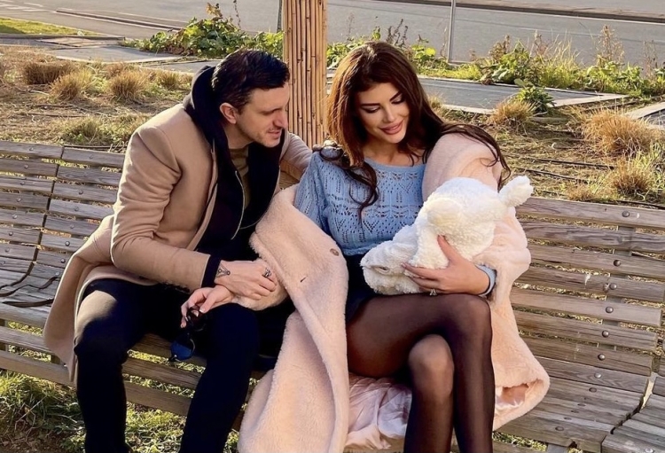 Angela Martini kërkon publikisht dado për bebin e saj, nuk do ta besoni kushtin që duhet PATJETËR të plotësohet!