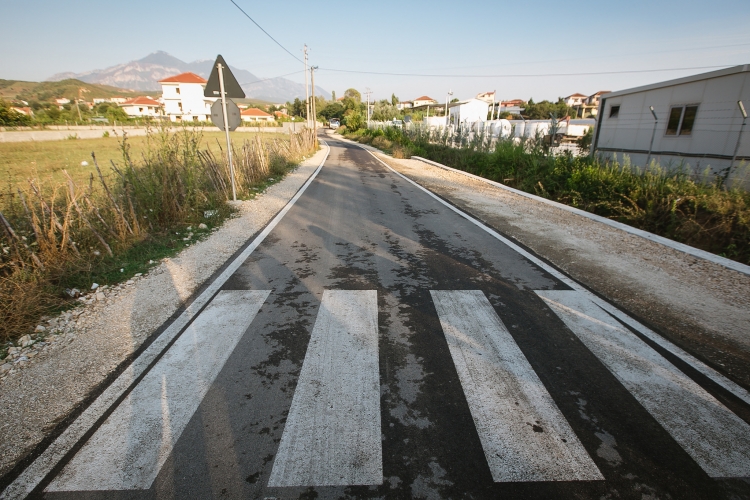 Përfundon rruga e re që lidh fshatin Allushaj me rrugën kryesore të Zall-Herrit