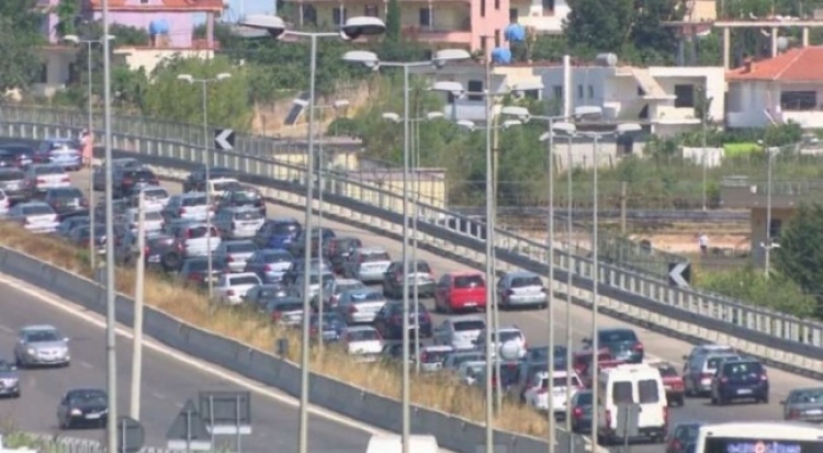 Do shkoni në plazh në fundjavë? Zbuloni si do jetë autostrada ''Tiranë-Durrës'', del njoftimi i rëndësishëm